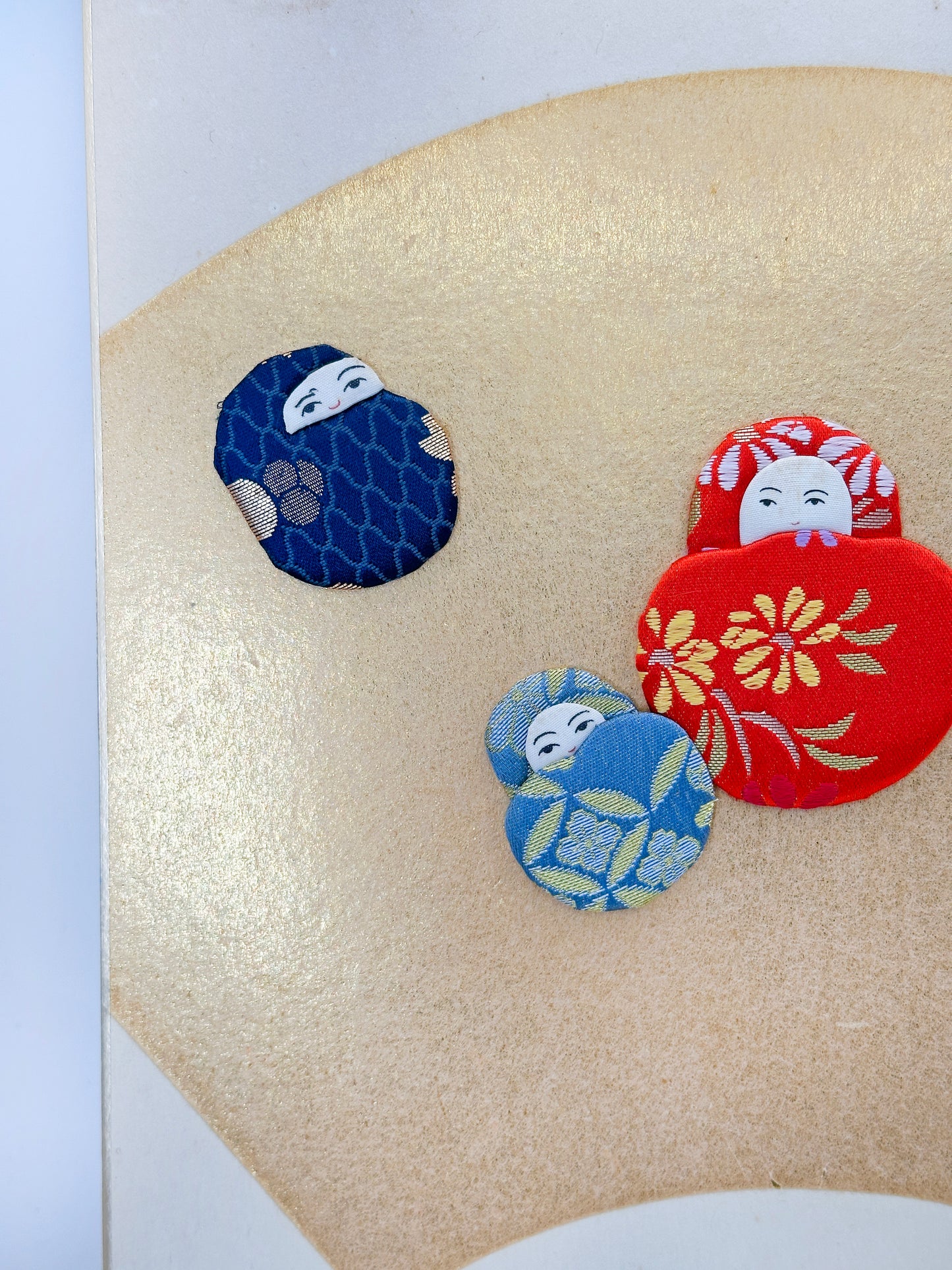 SHP276 - Shikishi de Hime Daruma (princesa daruma) de Nishijin-ori