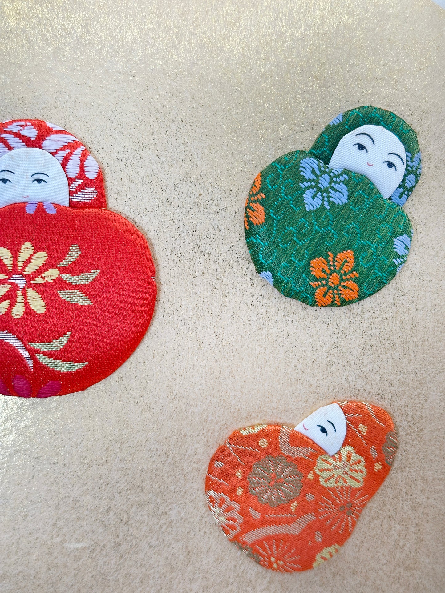 SHP276 - Shikishi de Hime Daruma (princesa daruma) de Nishijin-ori