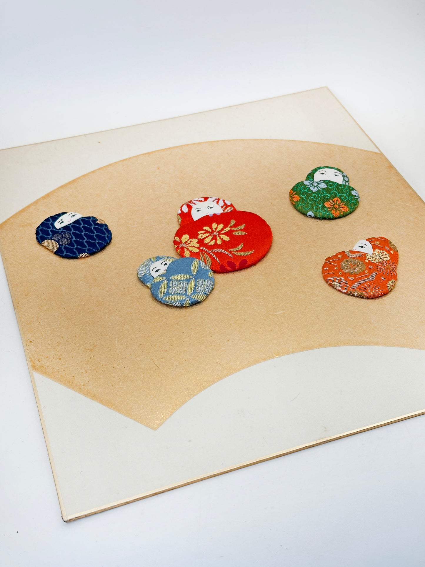 SHP276 - Shikishi de Hime Daruma (princesa daruma) de Nishijin-ori