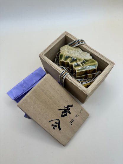 TB90 - Kutani-yaki Incense box by Takashi Kitamura 北村隆