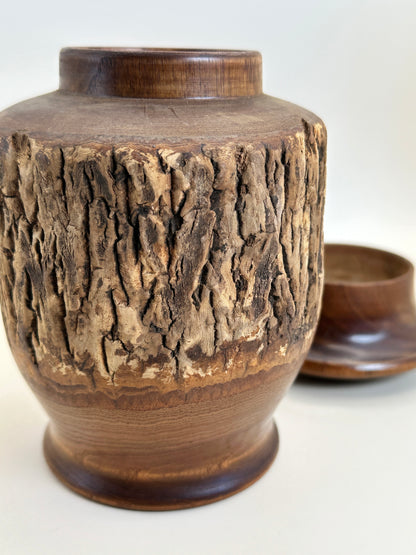 TB94 - Itto-bori Paulownia Wood Tea Caddy 一刀彫 茶筒