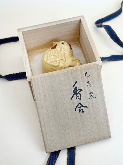 TB101 - Kutani-yaki Incense box by Takashi Kitamura 北村隆