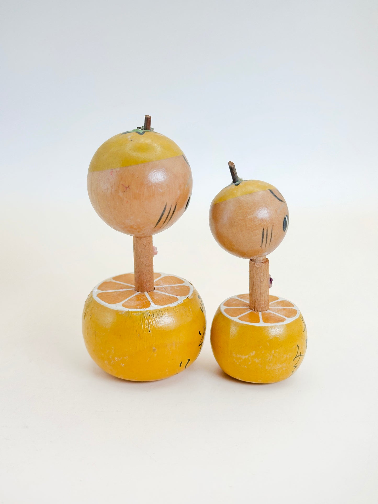 K05047 - Omiyage Mikan Kokeshi Shirahama 白浜町