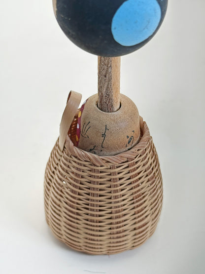 K10196 - Omiyage kokeshi of Izumeko いづめこ