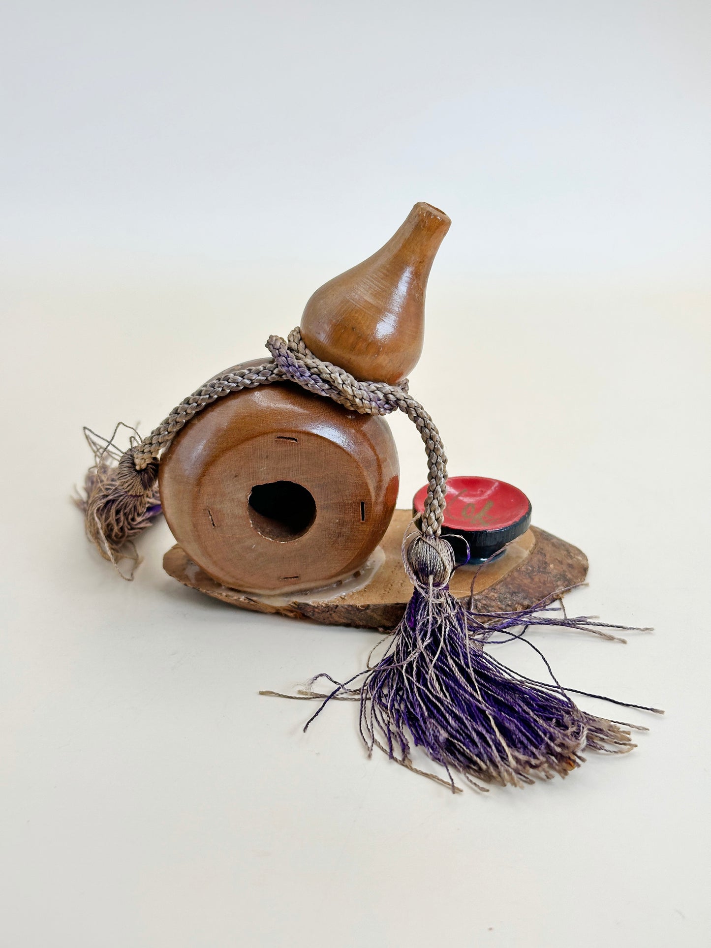 K10162 - Omiyage Kokeshi dolls in Lacquered Gourd 瓢箪