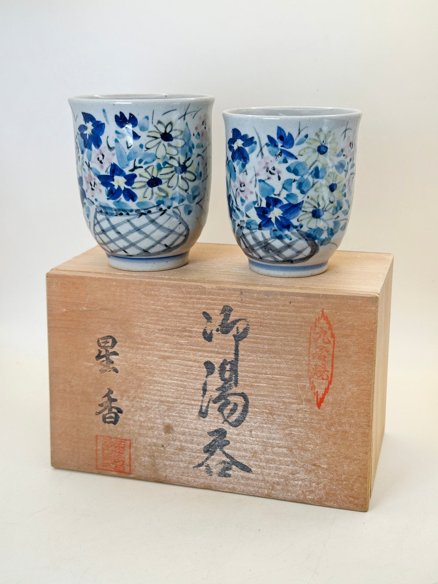 TB230 - Kutani-yaki yunomi tea cups 九谷焼
