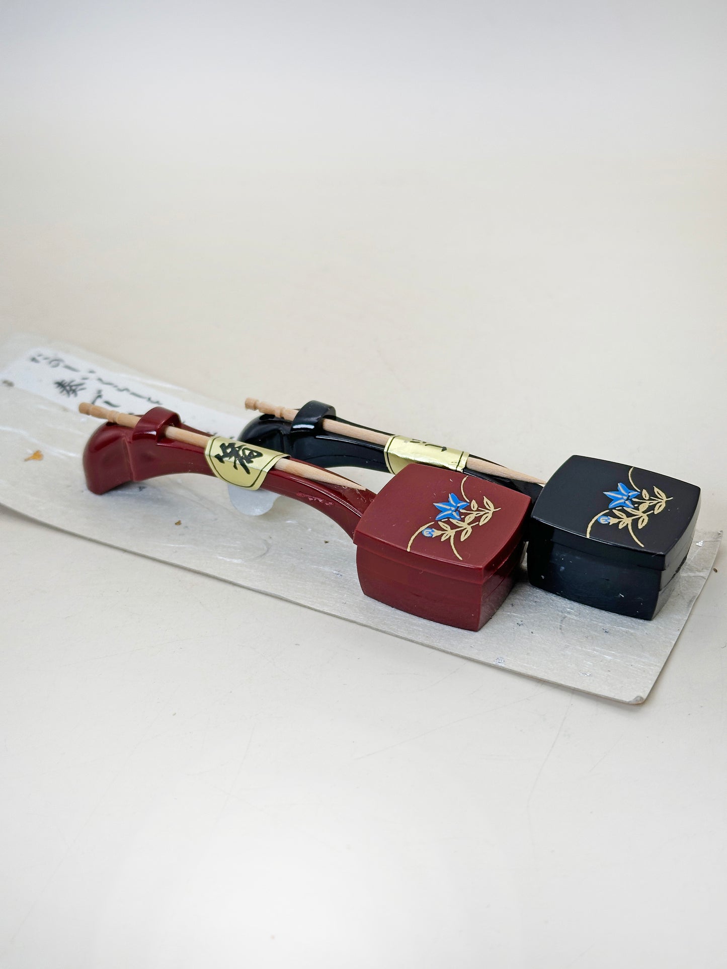 TB233 - Apoyapalillos y palillos de dientes 三味線