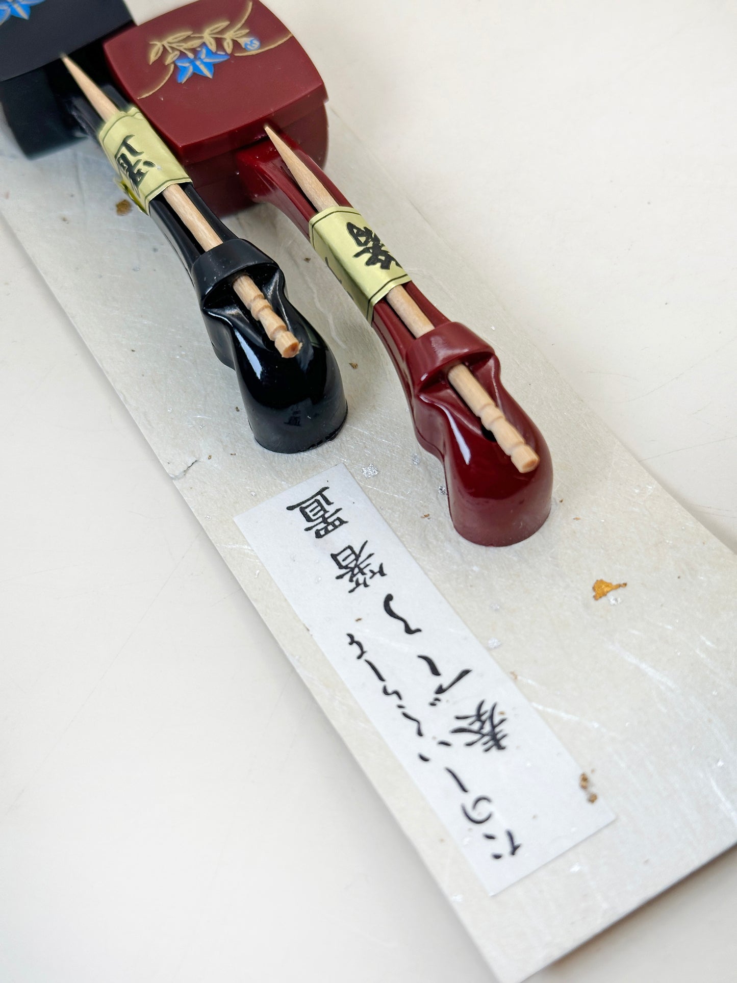 TB233 - Apoyapalillos y palillos de dientes 三味線