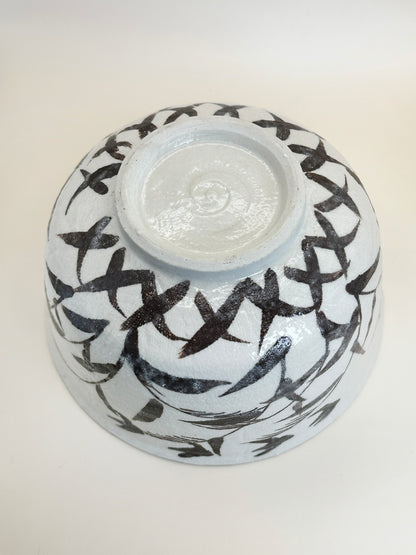 TB116 - Large Akazu-yaki Bowl by Ryūsen 赤津焼