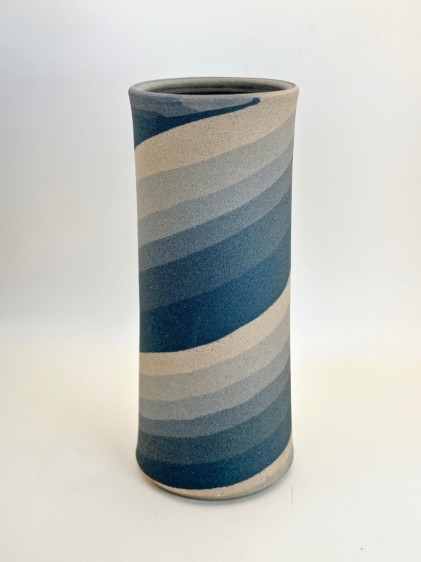 TB118 - Hasami-yaki Vase by Tatei Jiho 立井治甫