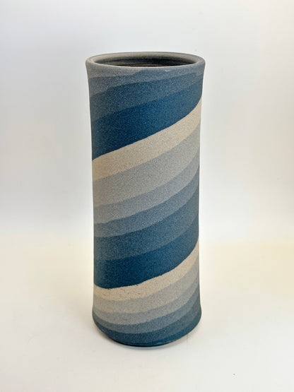 TB118 - Hasami-yaki Vase by Tatei Jiho 立井治甫
