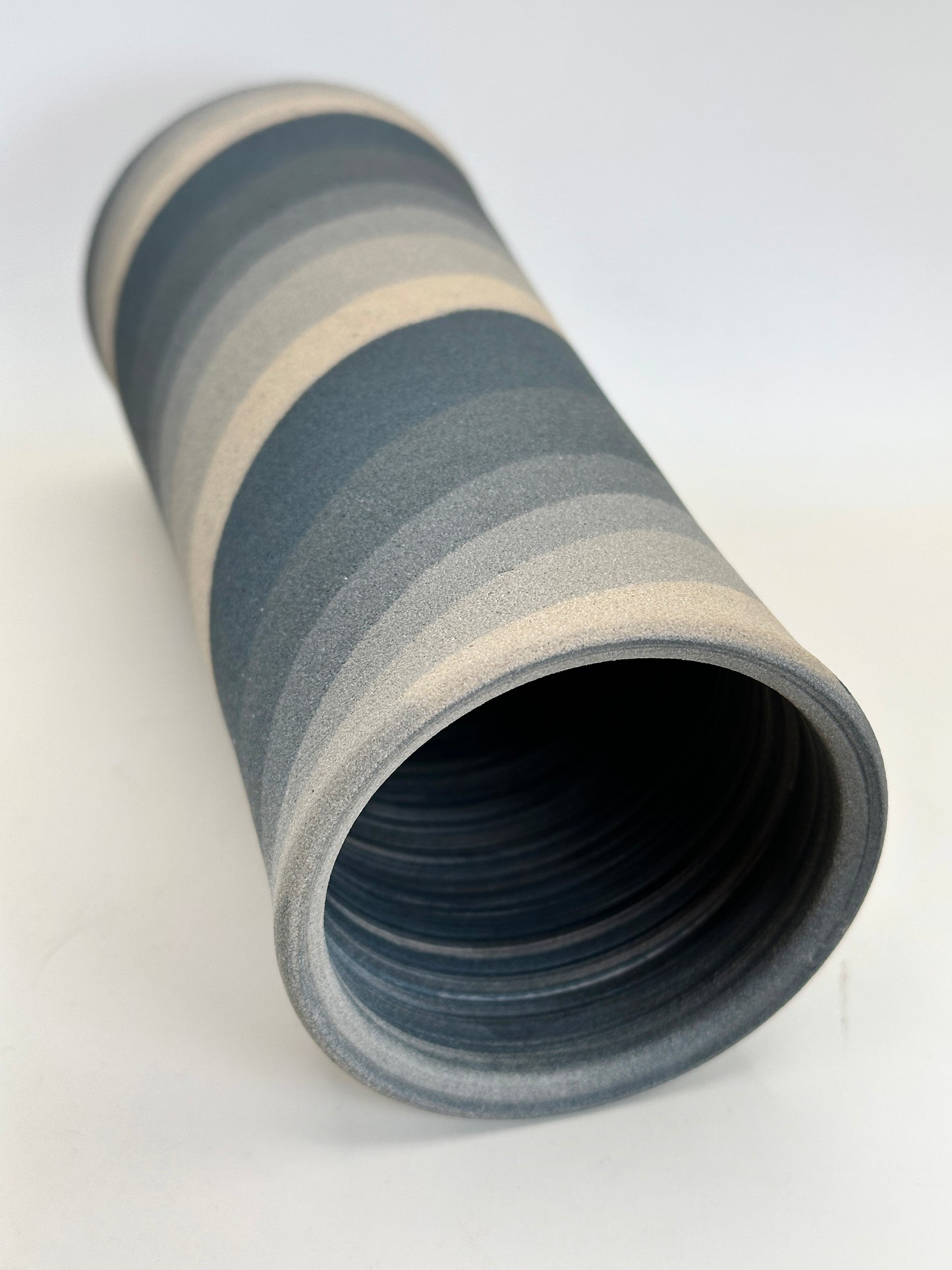 TB118 - Hasami-yaki Vase by Tatei Jiho 立井治甫