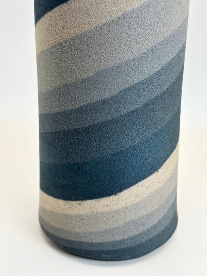 TB118 - Hasami-yaki Vase by Tatei Jiho 立井治甫