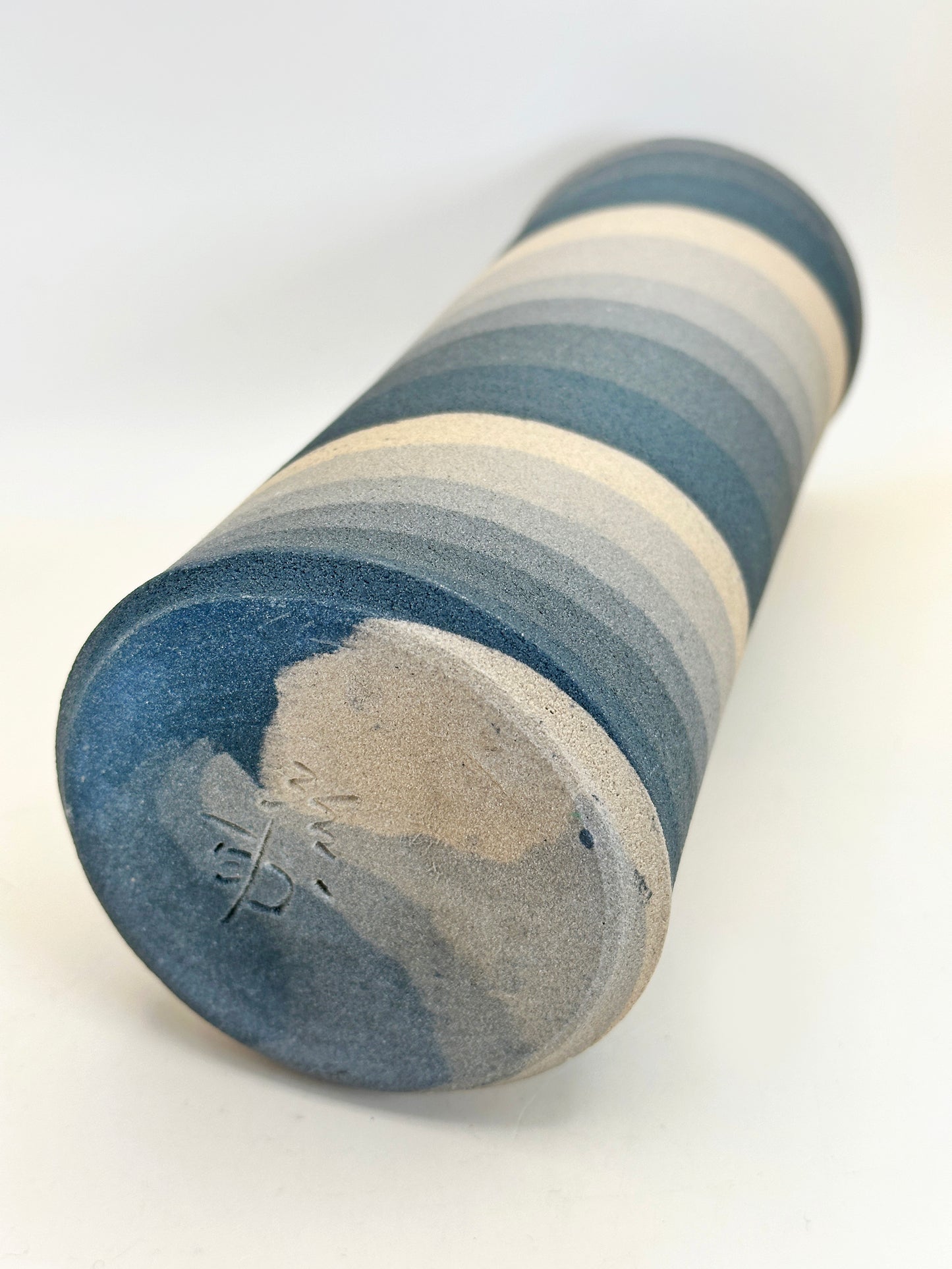 TB118 - Hasami-yaki Vase by Tatei Jiho 立井治甫
