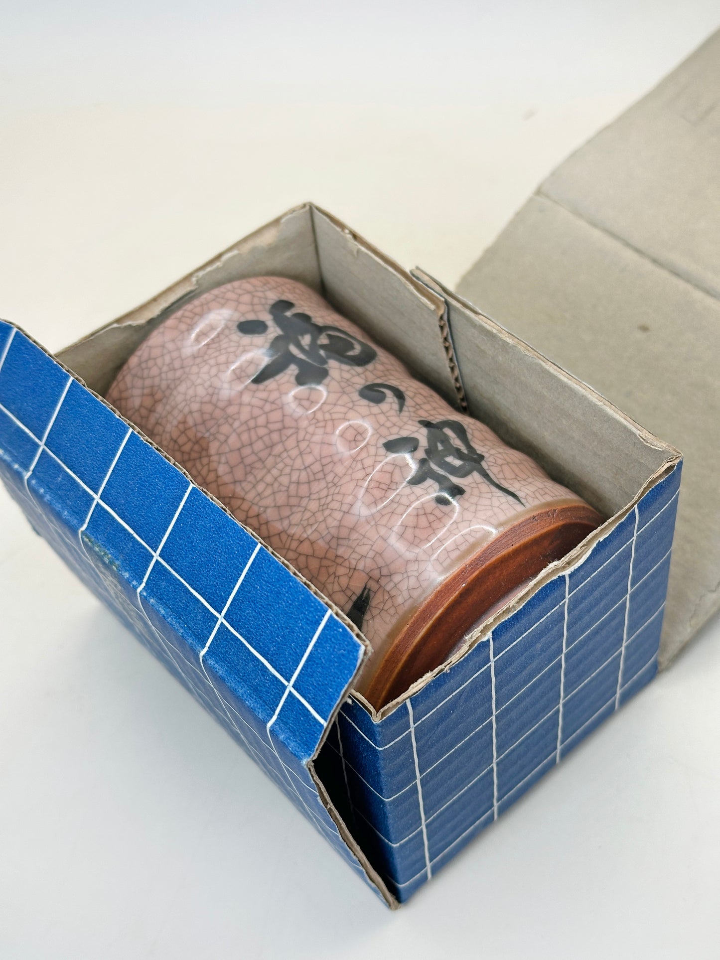 TB235 - Taza de té Yunomi con esmalte craquelado (Tinta) 墨貫入