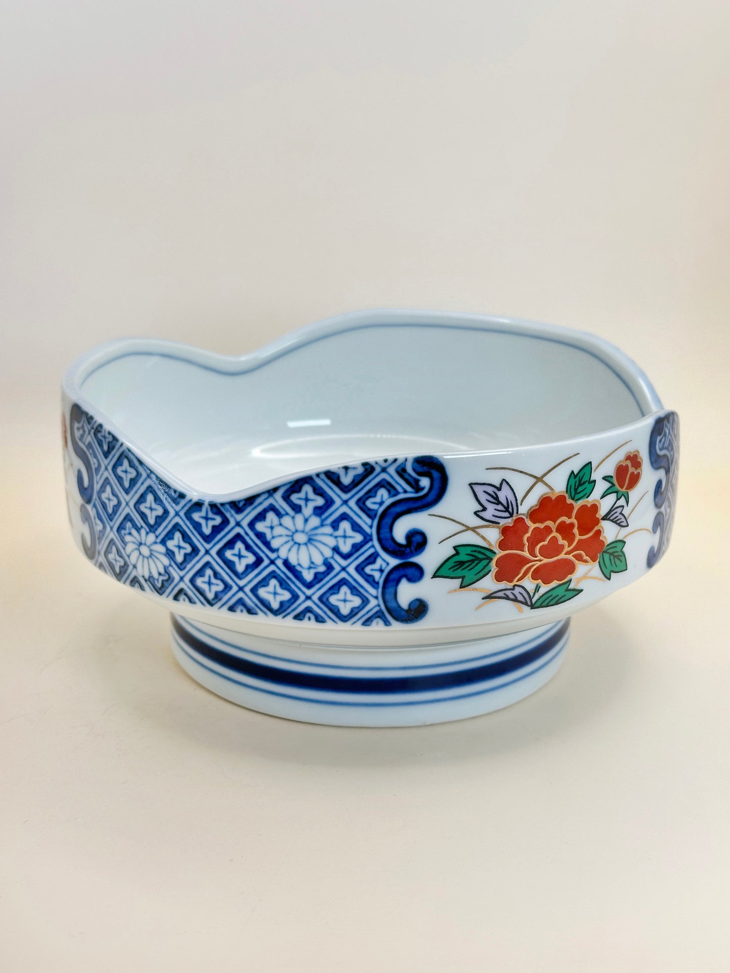 TB191 - Large Bowl of Arita-yaki 有田焼