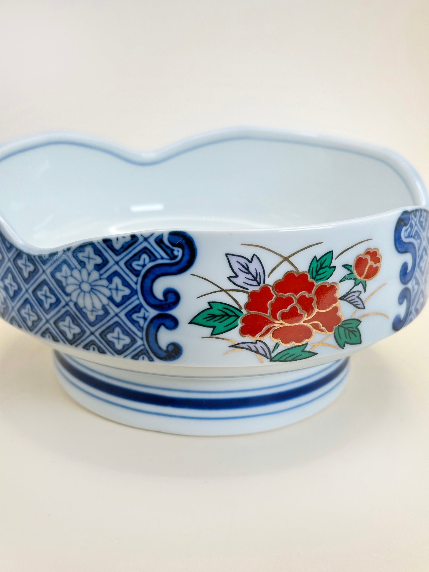 TB191 - Large Bowl of Arita-yaki 有田焼