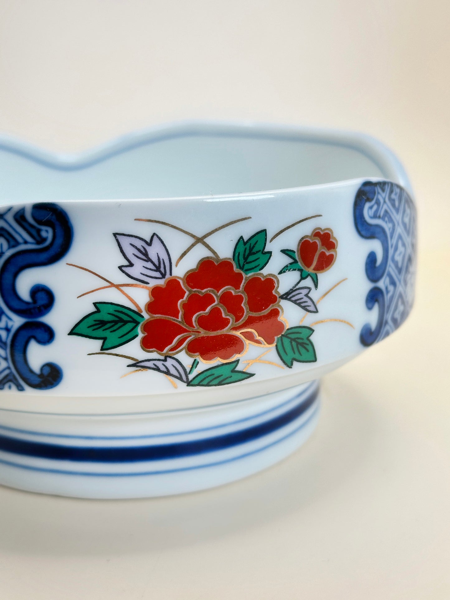 TB191 - Large Bowl of Arita-yaki 有田焼
