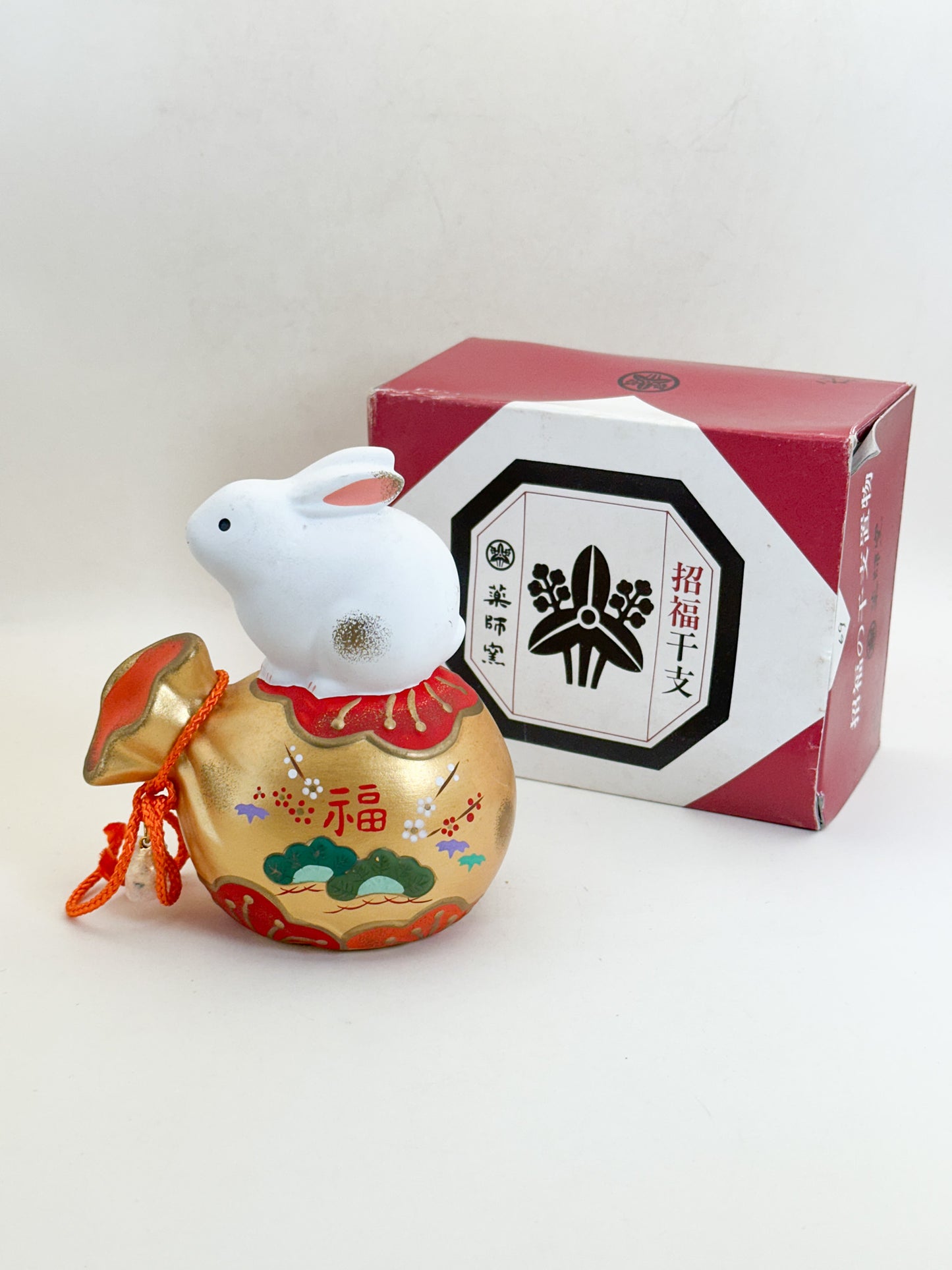 FT546 - Rabbit zodiac figurine by Yakushigama 薬師窯