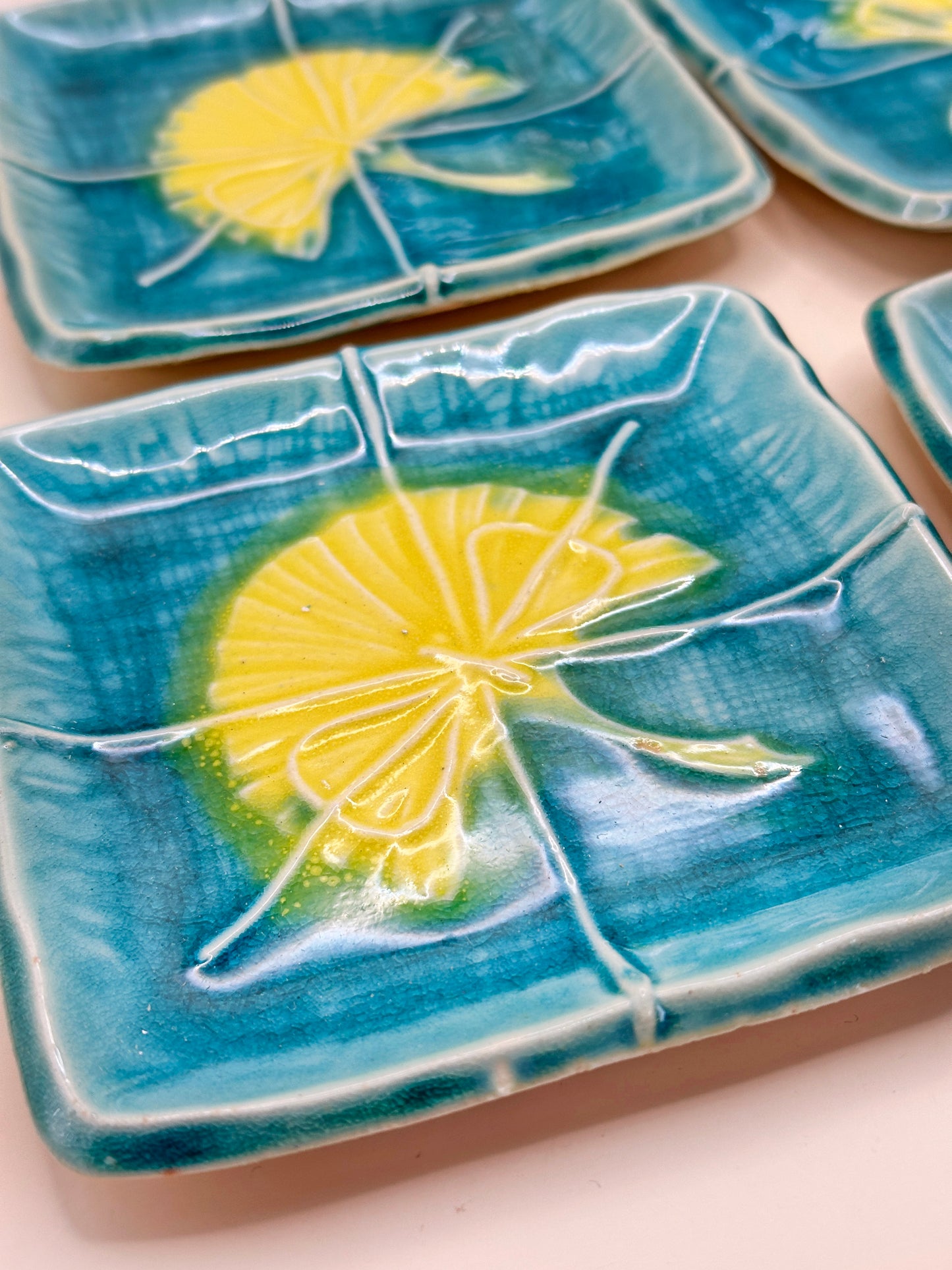 TB121 - Ginkgo-Motif Small Plate Set by Suisen 赤津焼 翠泉