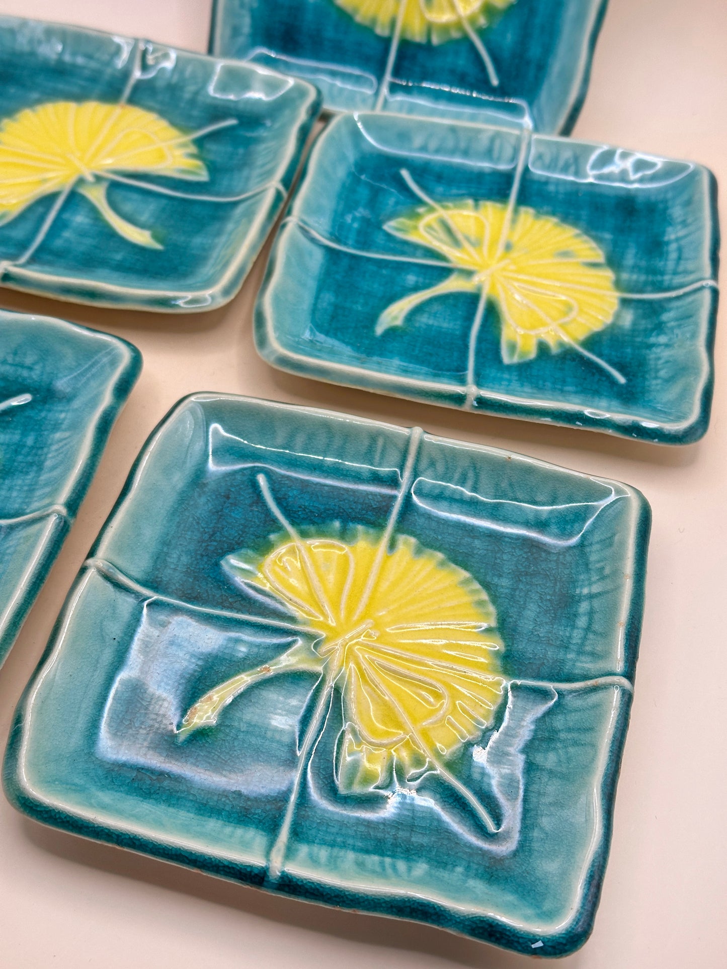 TB121 - Ginkgo-Motif Small Plate Set by Suisen 赤津焼 翠泉