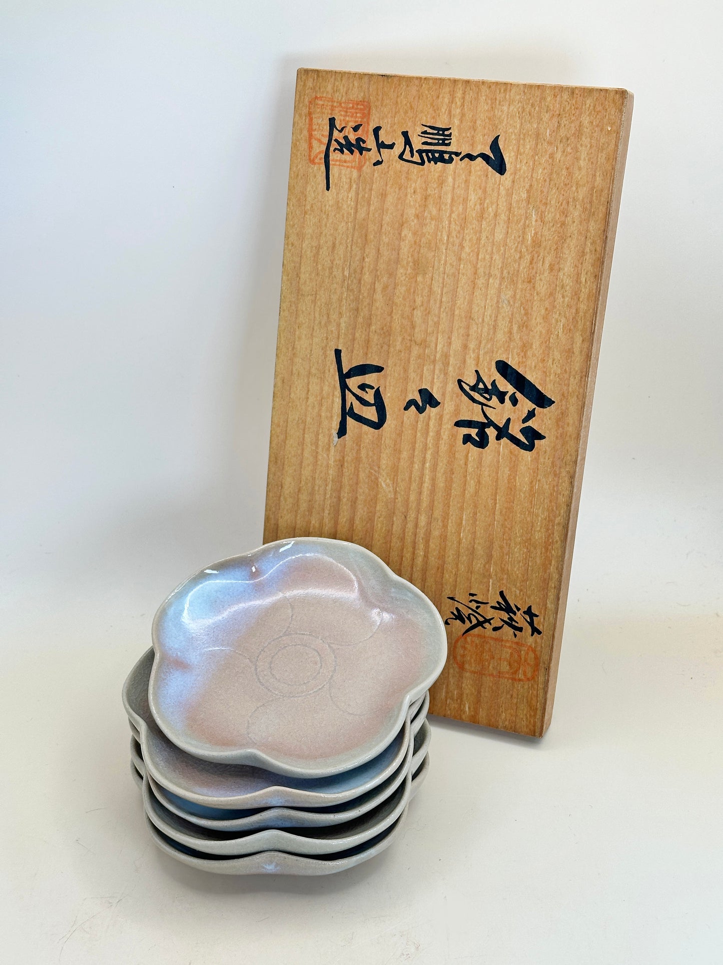 TB125 - Set of Hagi-yaki Plum Blossom Small Plates by Tenpōzan 天鵬山