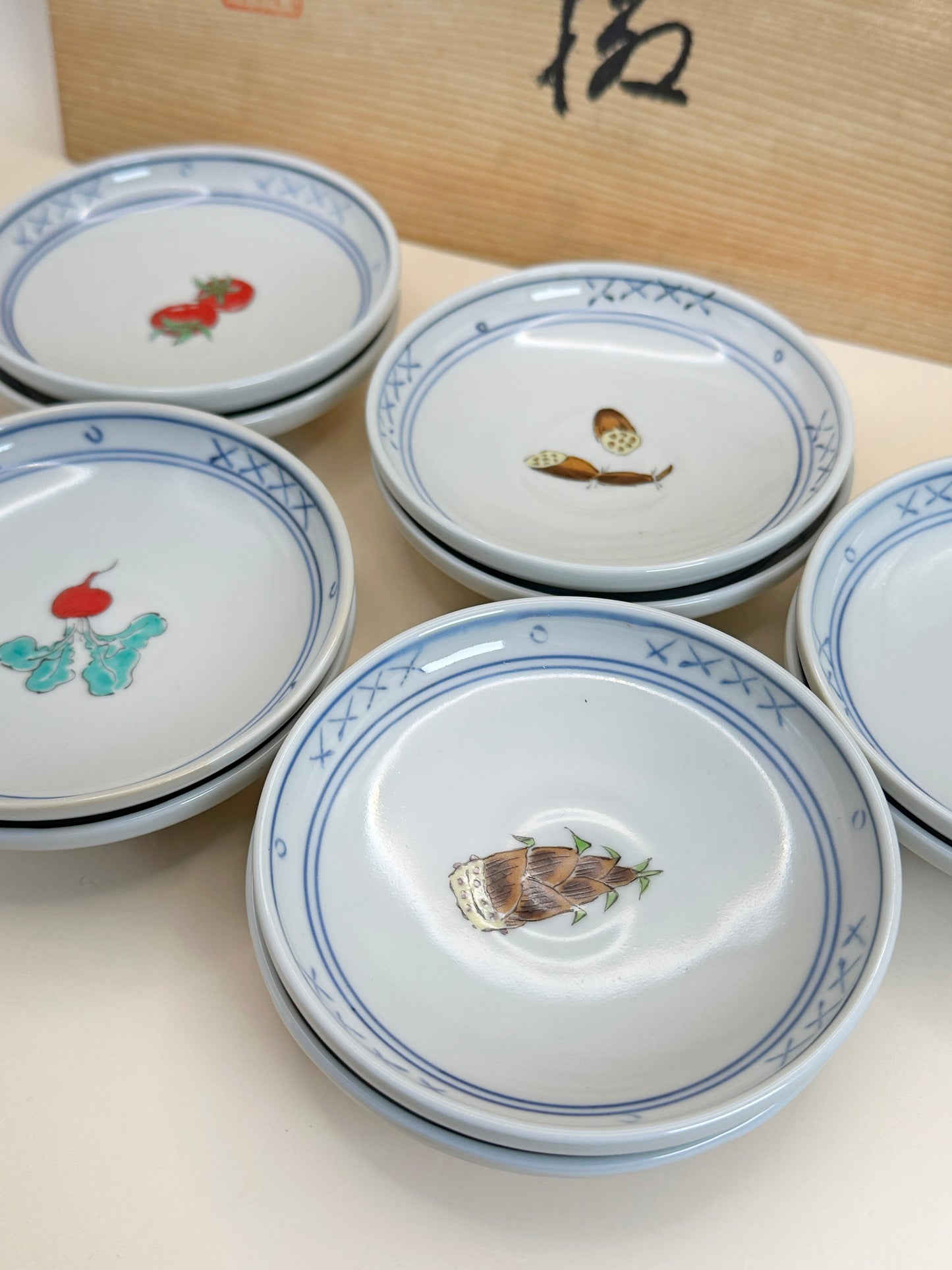 TB127 - Set of Arita Porcelain Plates 有田焼