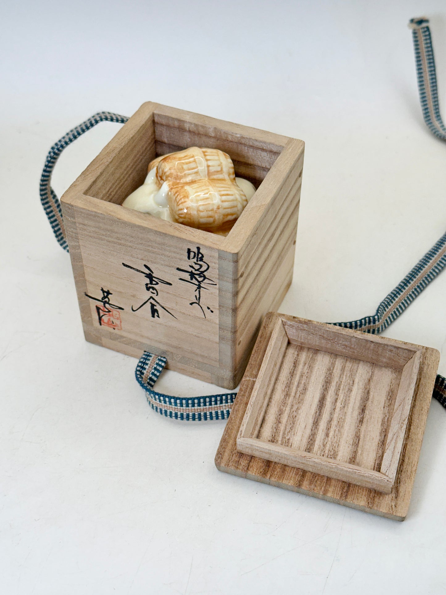 TB242 - Kyō-yaki kōgō Box 京焼 香盒