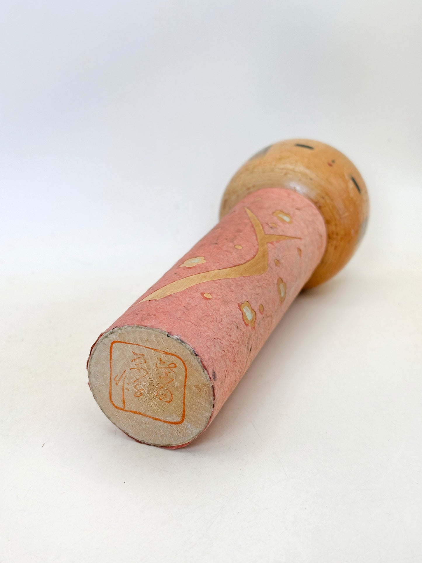 K18149 - Sōsaku kokeshi de Eiko Shibata 柴田栄子