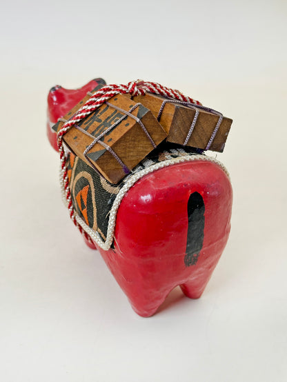 FT408 - Hariko Akabeko – Vache Rouge en Papier Mâché 赤べこ