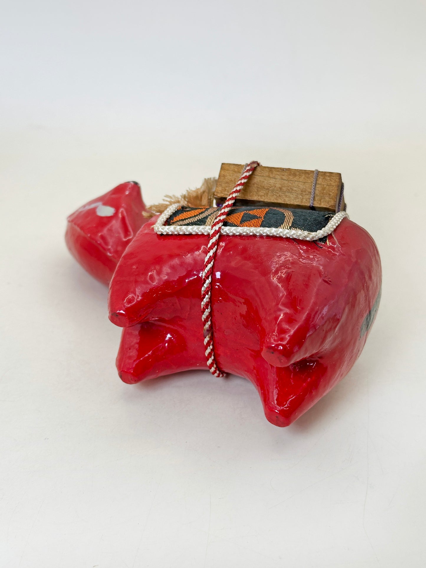 FT408 - Hariko Akabeko – Vache Rouge en Papier Mâché 赤べこ