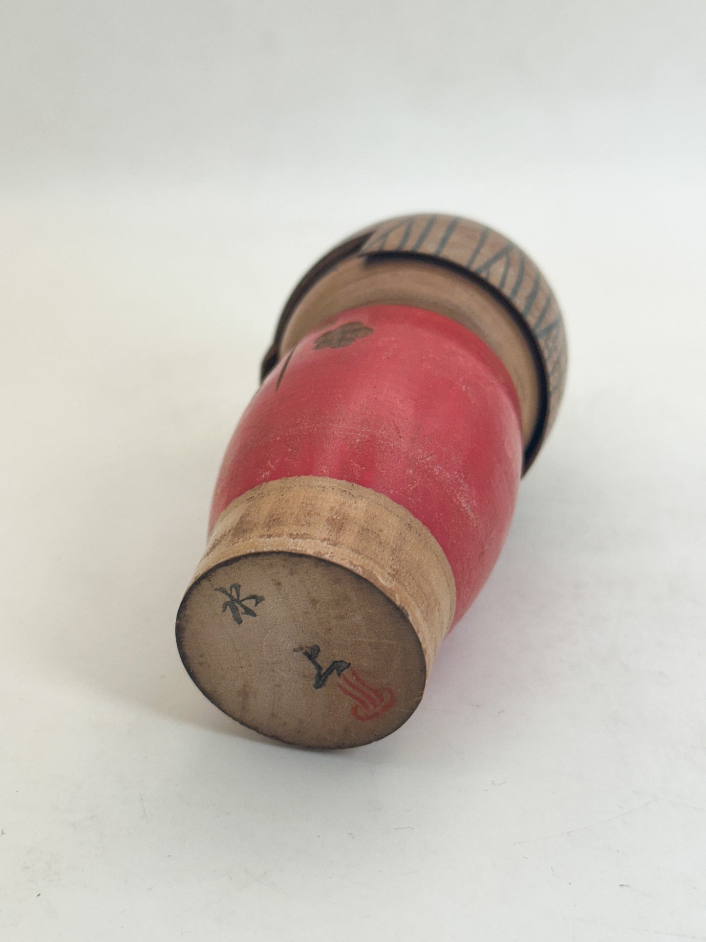 K15177 - Sōsaku Kokeshi by Sansaku Sekiguchi 関口三作