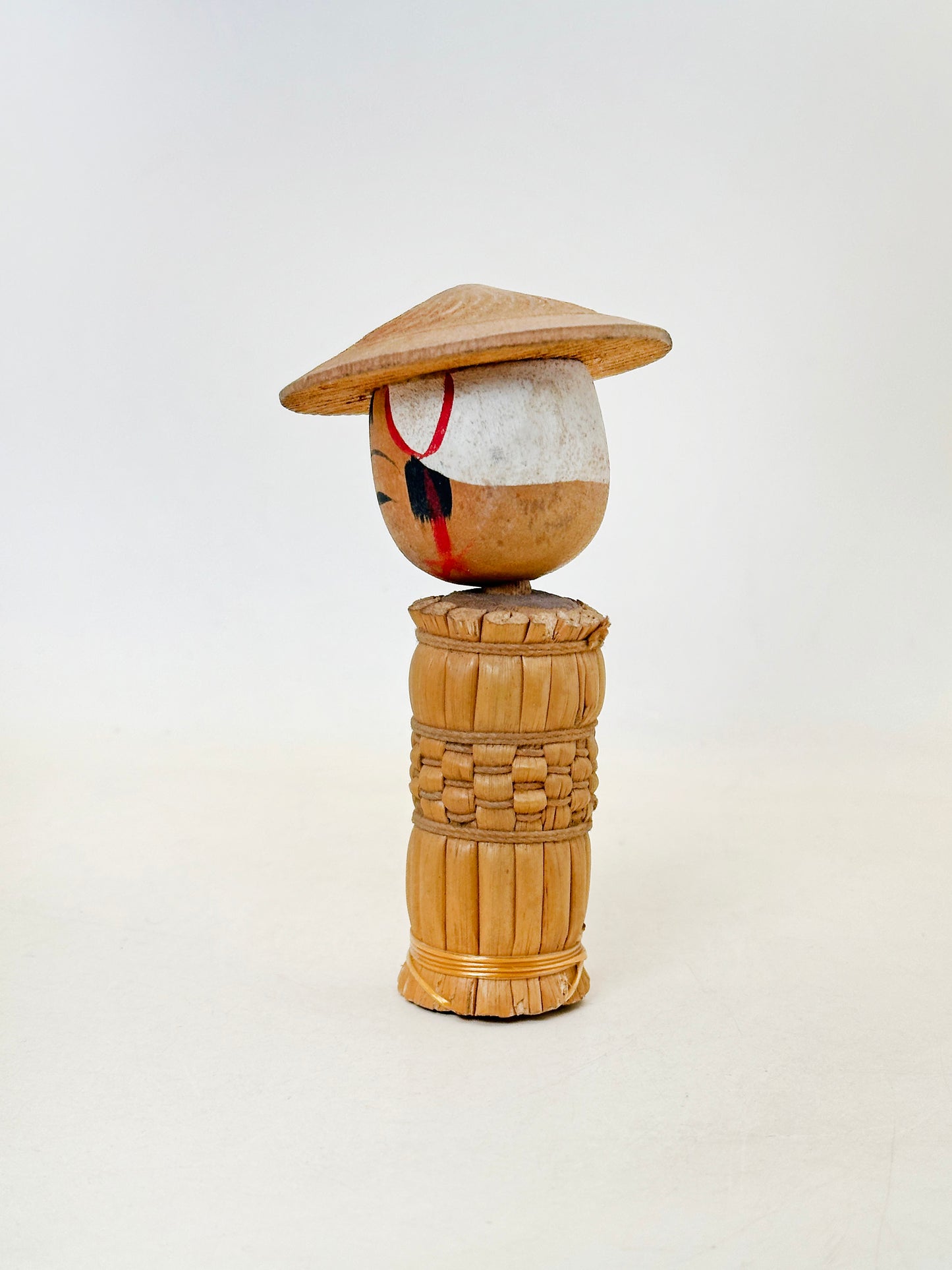 K10212 - Kokeshi Omiyage de vid yamabudō 山葡萄