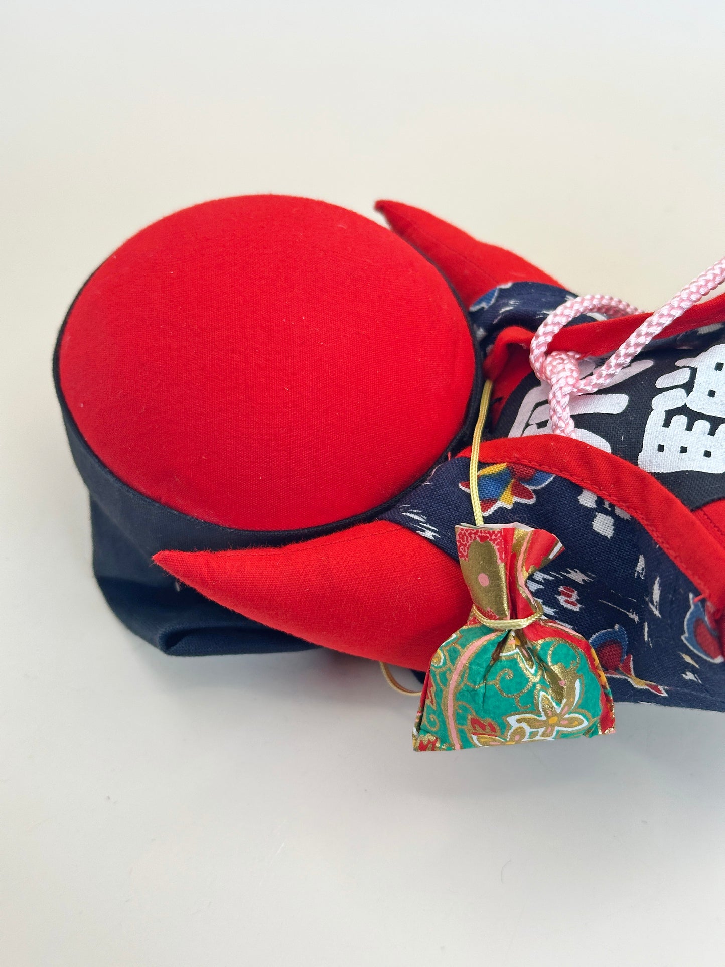 FT276 - Omiyage Crafts of Hida Sarubobo さるぼぼ