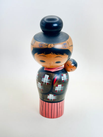 K18122 - Sosaku Kokeshi by Hajime Miyashita 宮下はじめ – “Oshin”