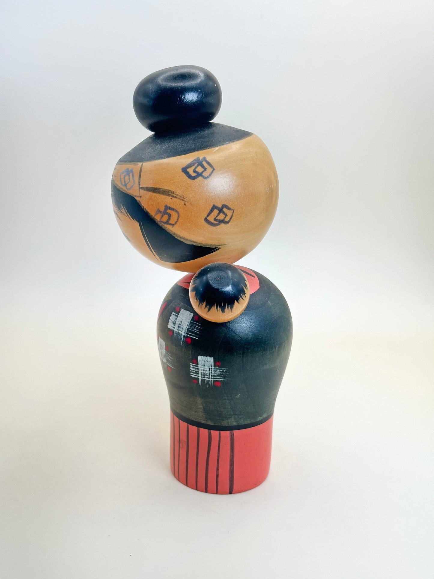 K18122 - Sosaku Kokeshi by Hajime Miyashita 宮下はじめ – “Oshin”