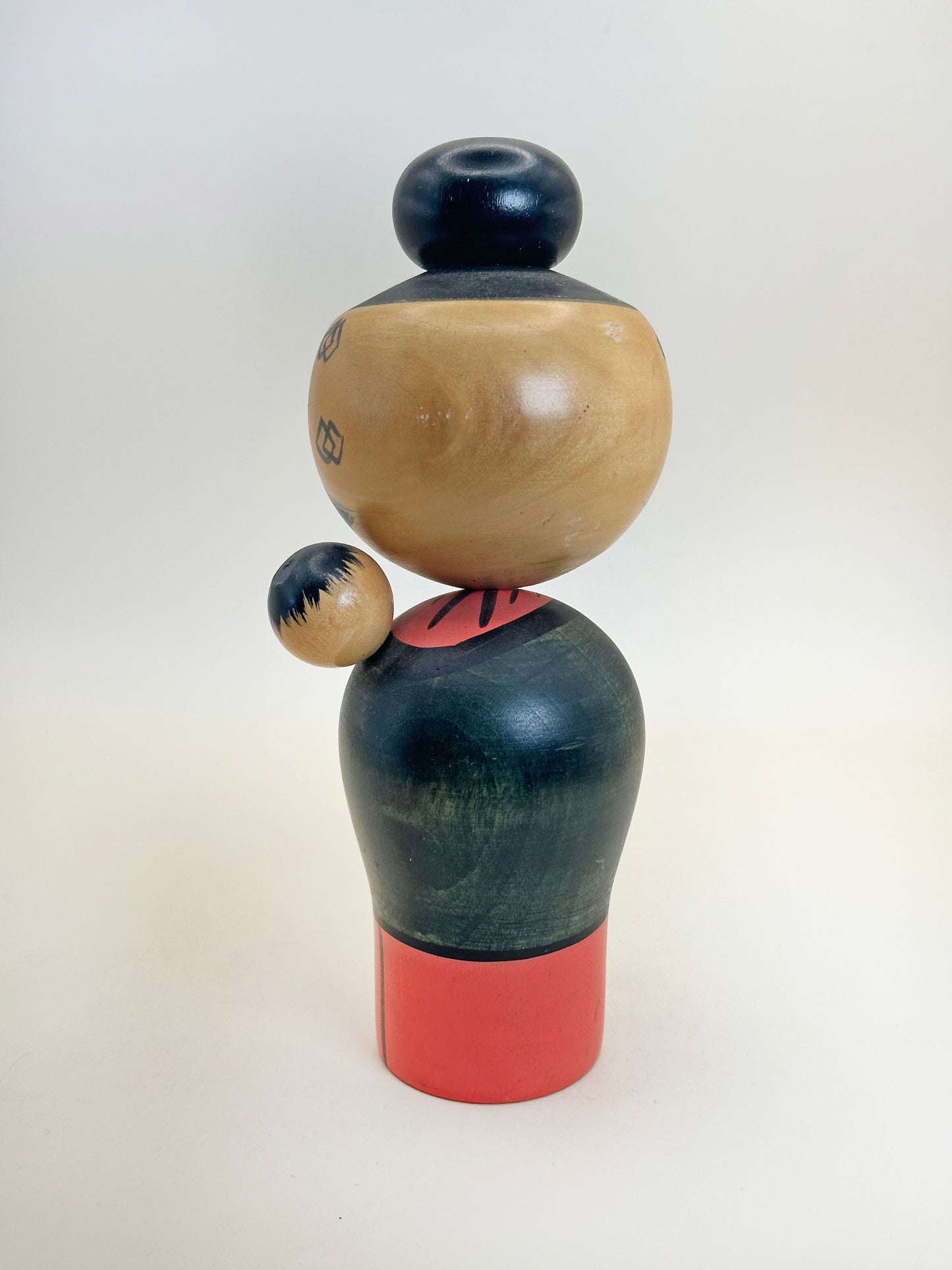 K18122 - Sosaku Kokeshi by Hajime Miyashita 宮下はじめ – “Oshin”