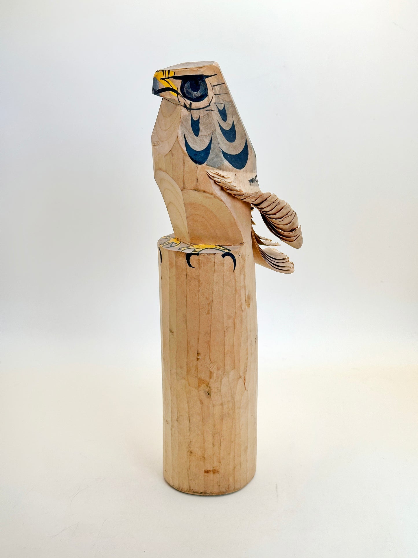 K25090 - Sasano Ittobori hawk wood carving 笹野一刀彫