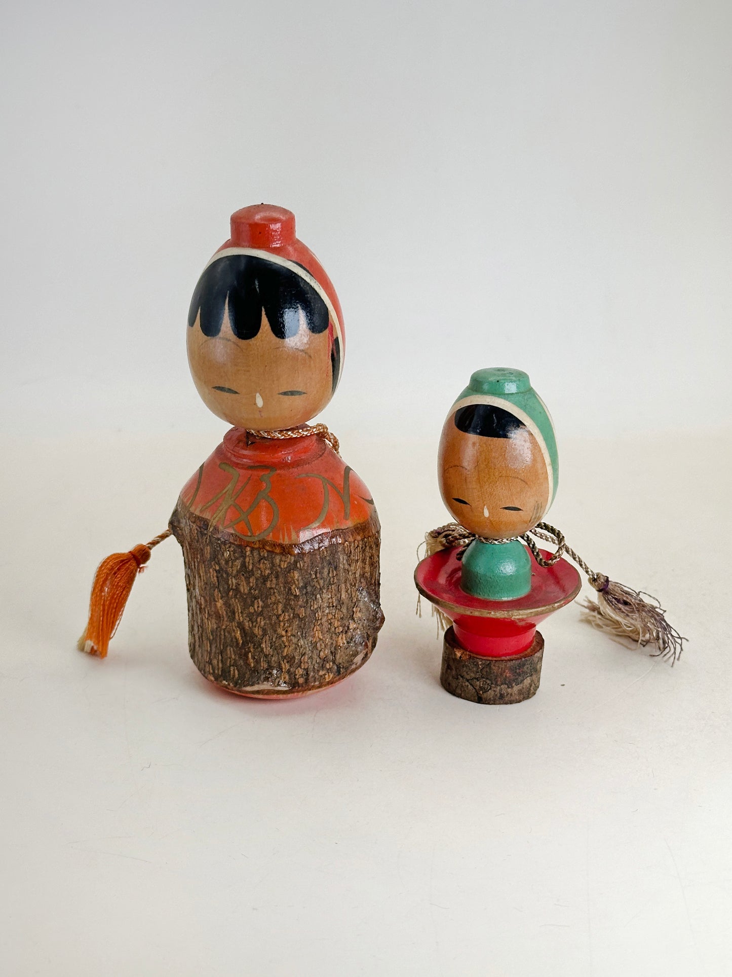 K10227 - Kokeshi of Fukutokkuri and Sakazuki 徳利 盃