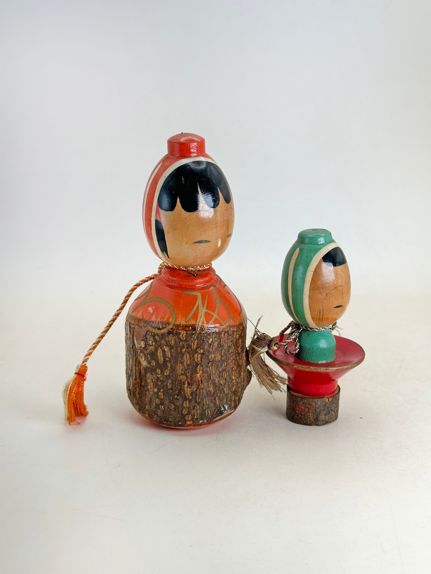 K10227 - Kokeshi of Fukutokkuri and Sakazuki 徳利 盃