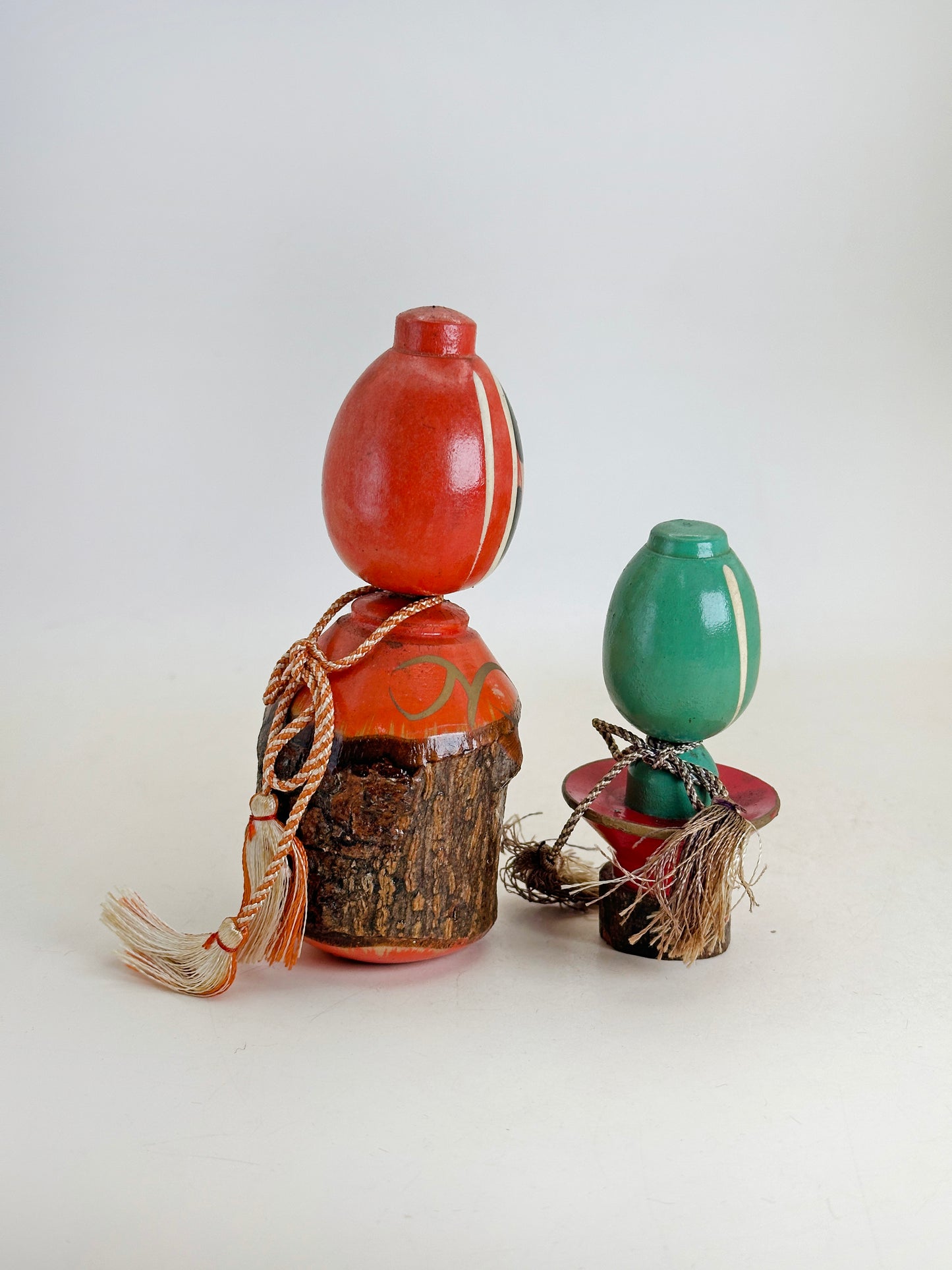 K10227 - Kokeshi of Fukutokkuri and Sakazuki 徳利 盃