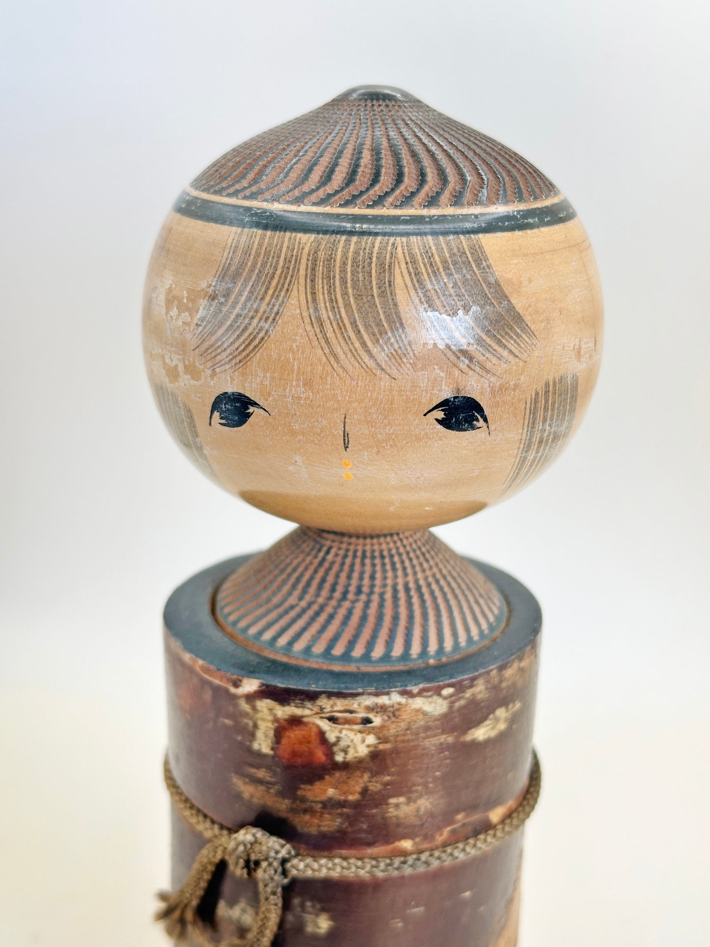 K20112 - Sosaku Kokeshi de Noboru Tamura 田村昇