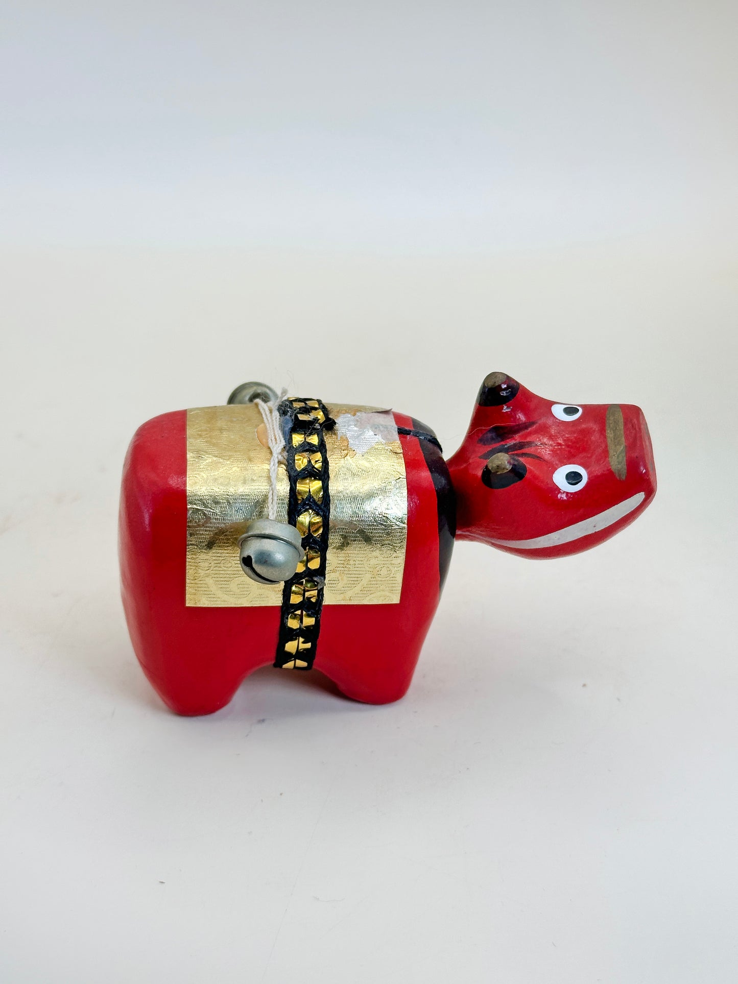 FT289 - Hariko Akabeko – Red Cow Paper Mache 赤べこ