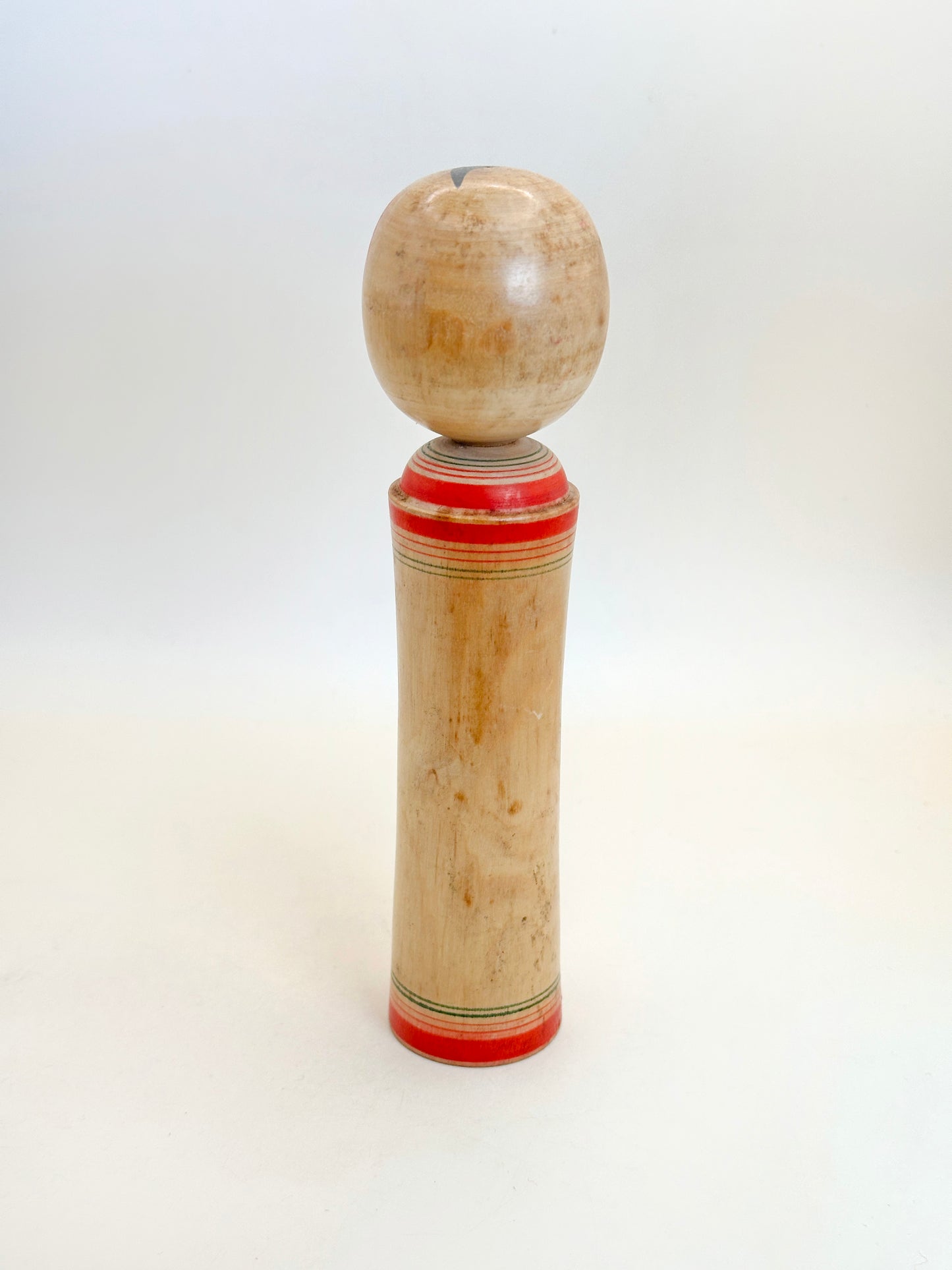 K18126 - Kokeshi Naruko tradicional por Yasuo Yusa 遊佐泰雄