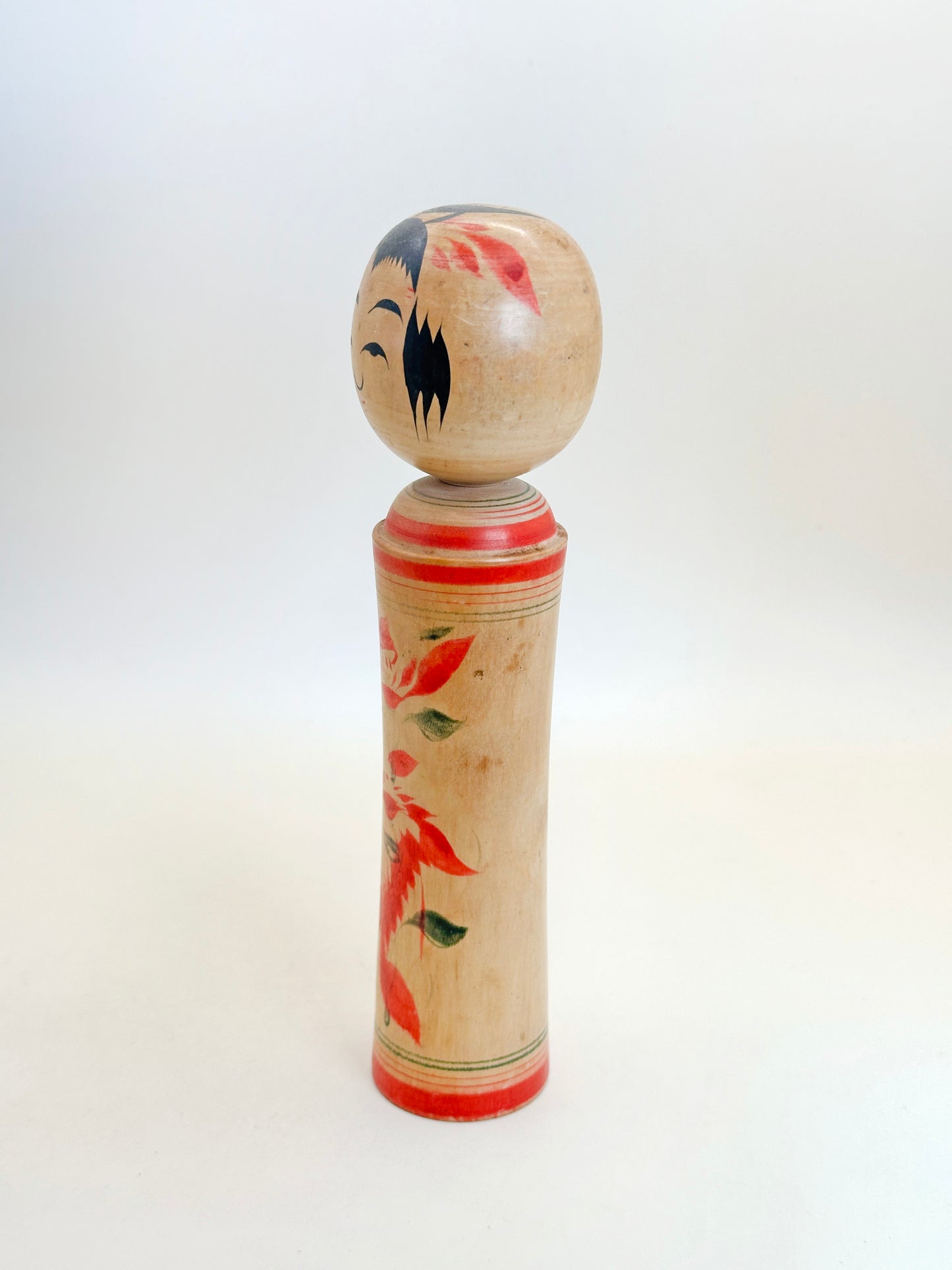 K18126 - Kokeshi Naruko tradicional por Yasuo Yusa 遊佐泰雄