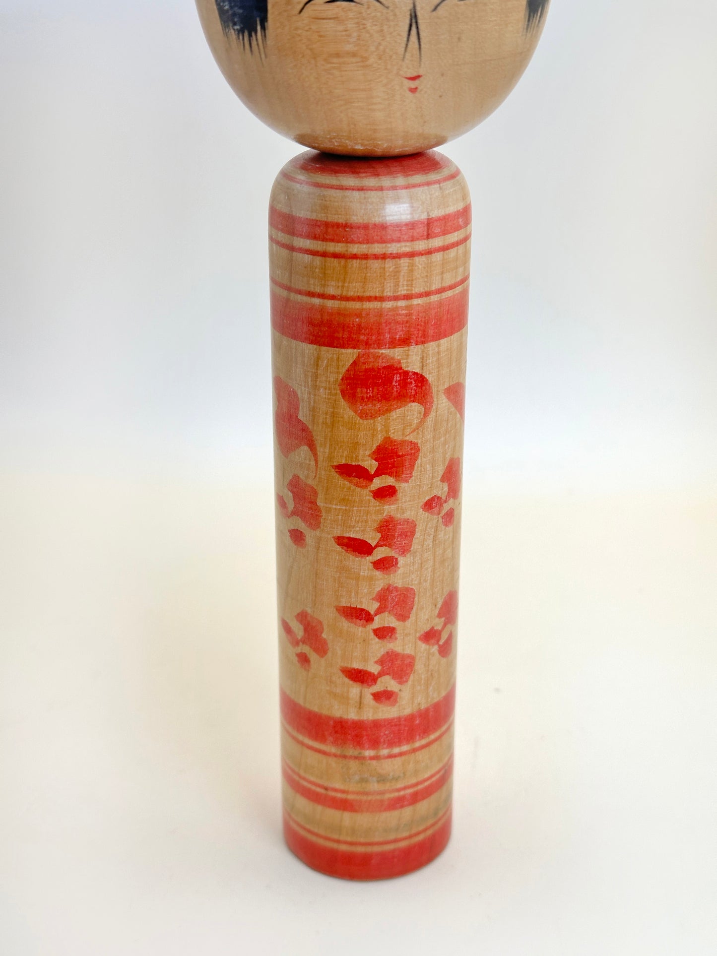 K20114 - Yamagata Kokeshi de Chujiro Kobayashi 小林忠次郎