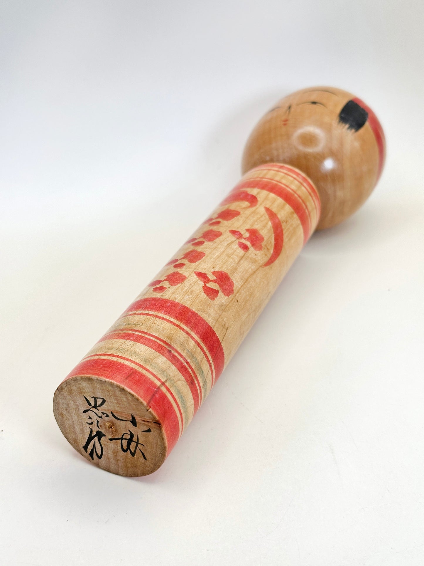 K20114 - Yamagata Kokeshi de Chujiro Kobayashi 小林忠次郎