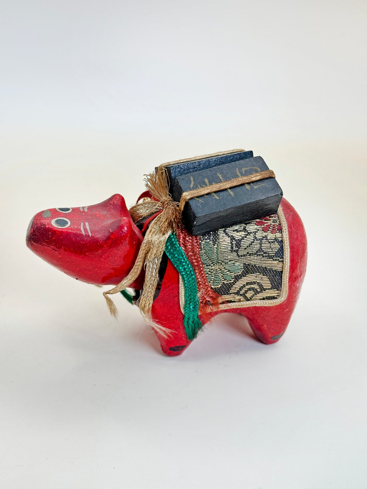 FT297 - Hariko Akabeko – Red Cow Paper Mache 赤べこ