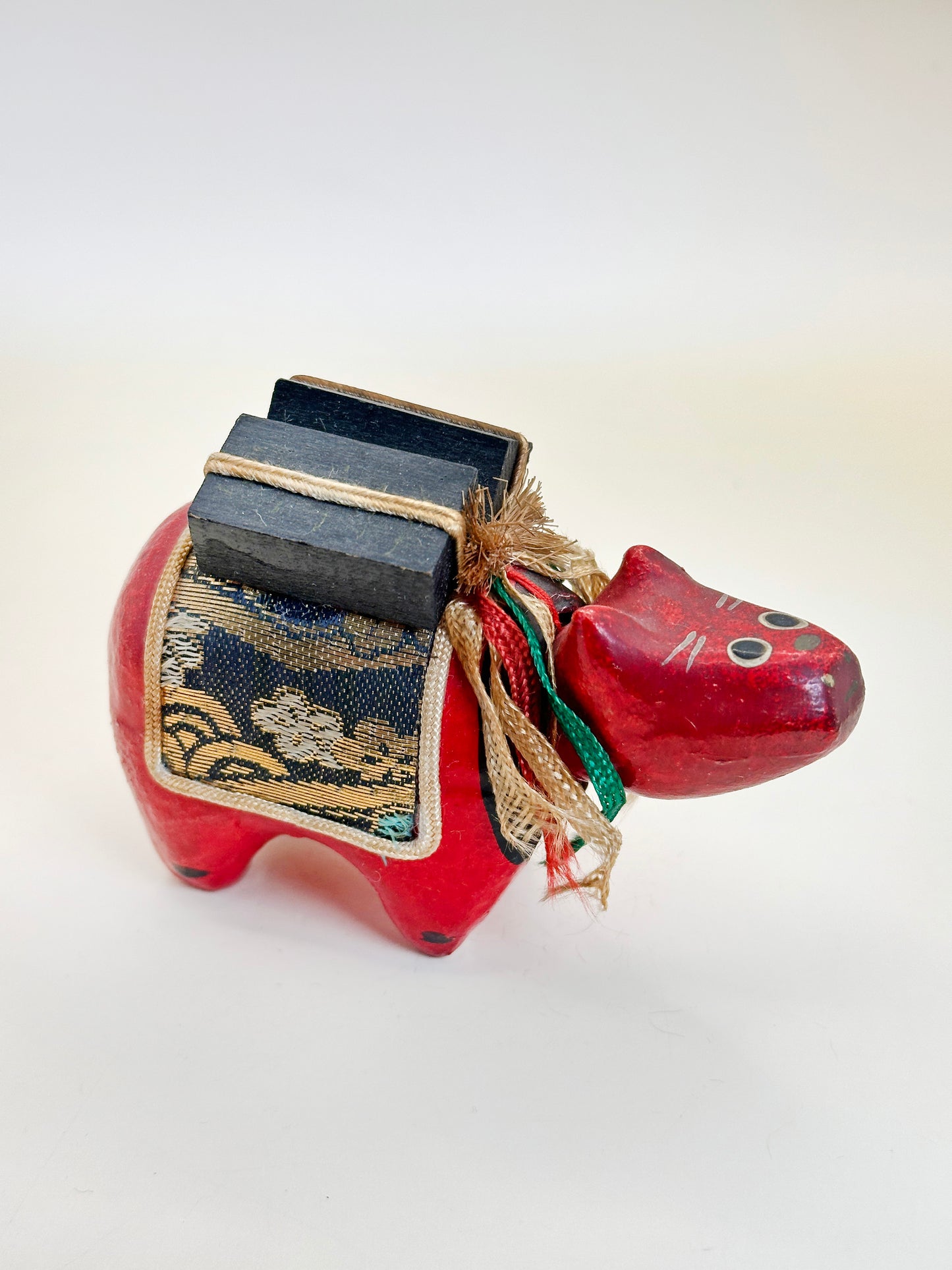 FT297 - Hariko Akabeko – Red Cow Paper Mache 赤べこ