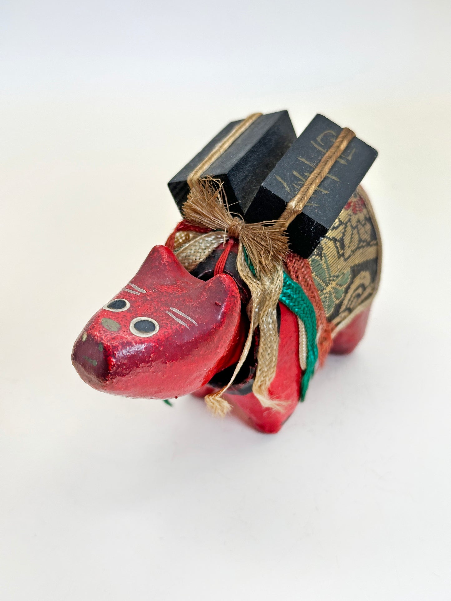 FT297 - Hariko Akabeko – Red Cow Paper Mache 赤べこ